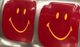 娱乐吃瓜的文案搞笑,笑料百出，吃瓜群众笑翻天！